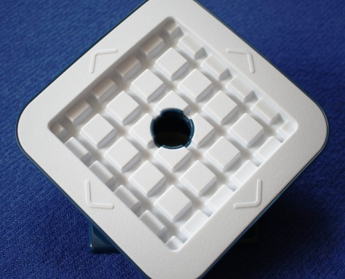 umożliwiając przechylanie łamigłówki.